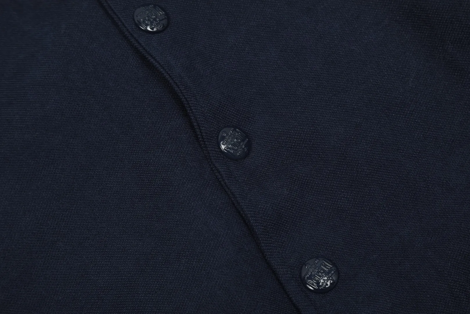 P300 Top quality" Style number: 8087# [Ralph Lauren American retro pony embroidery splicing baseball uniform] ✅Ralph Lauren classic basic wool splicing leather star's same baseball jacket ✅YB mold opening piqué twill 60 wool fabric Differentiated from the market polyester wool substandard ✅shoulder splicing soft lambskin custom laser embossed RL original four-button four-strand thickened custom thread ✅This style is on the short side and the upper body is very flattering. Versatile style YYDS~ ✅The upper body is simple and easy to match. A must-have for goddess ootd. Good-looking clothes are never picky. A must-have in the goddess’ wardrobe. Size: S-XL Color: Navy Blue